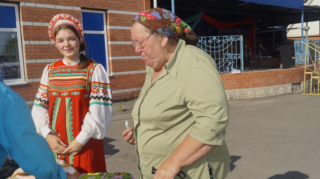 Подходи, честной народ! В гости ярмарка зовет!