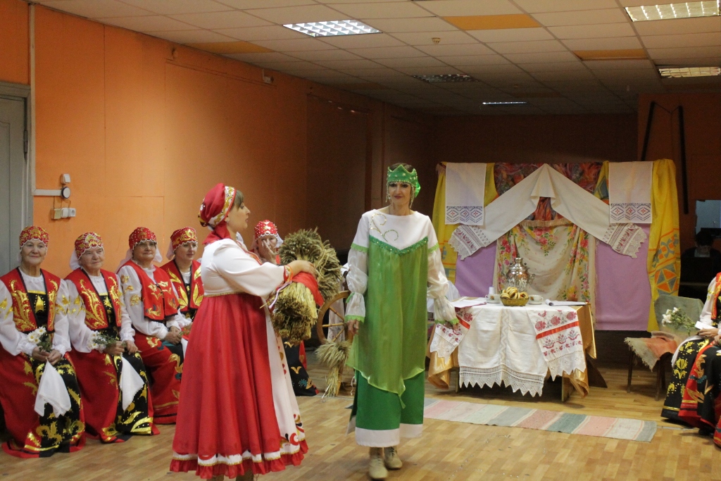 Покровские посиделки с Матрёной и Лукерьей