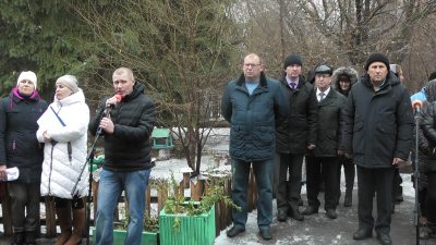 Героями не рождаются, героями становятся. И наш земляк, молодой, но такой сильный духом, ответственный, мужественный и отважный, до последнего вдоха верный своему Народу и Отечеству, стал  героем, обретя бессмертие в памяти земляков.